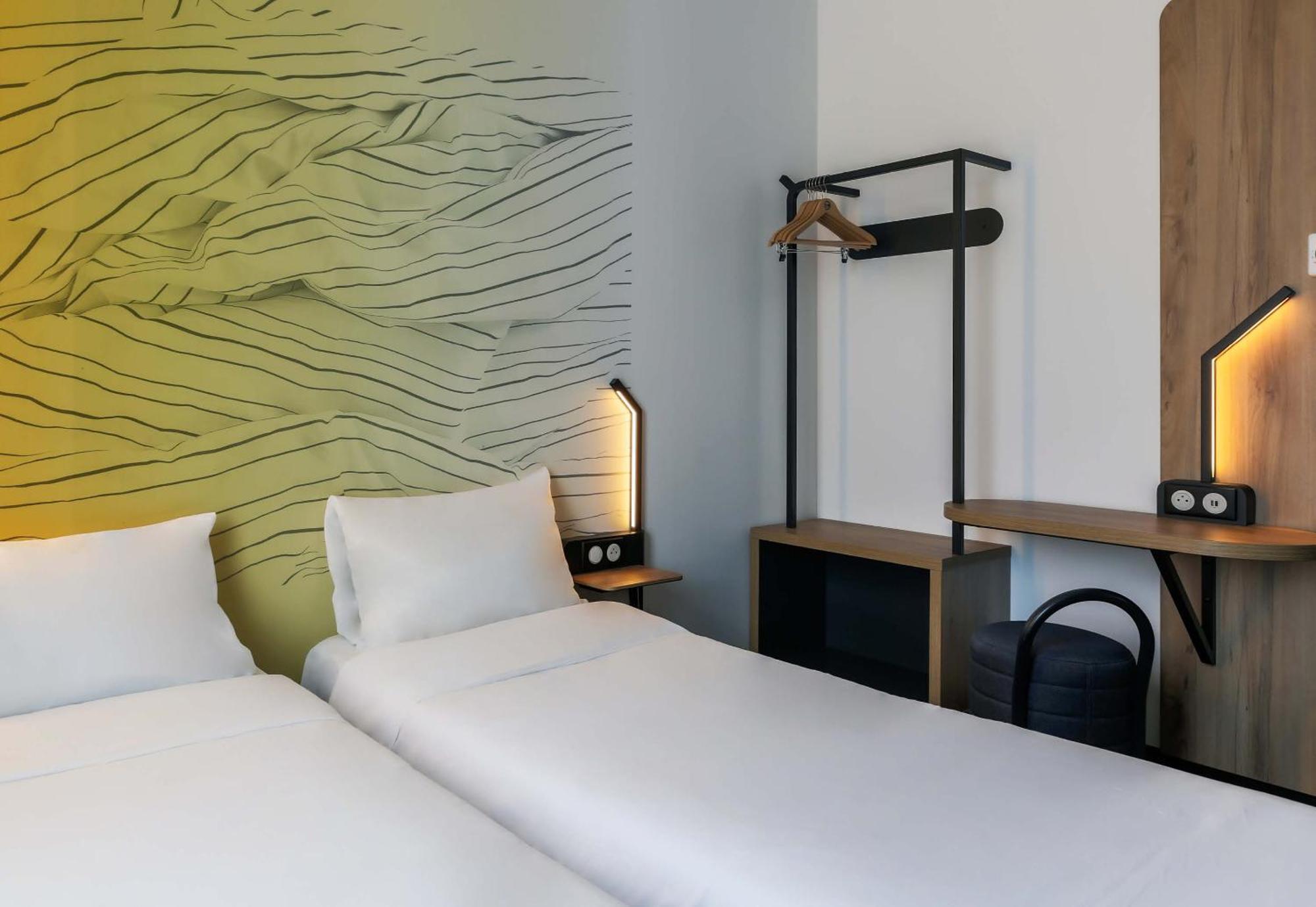 Twin Room,1676826103:JPEG